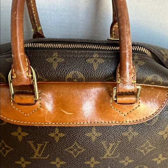 Louis Vuitton Monogram Deauville 
Date Code MI 0037 ( the best I can make of it) - Picture 5 of 15